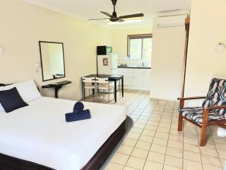 Paradise Court Holiday Units - Airlie Beach - 8