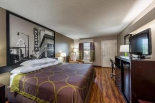 Super 8 by Wyndham Alexander City - 1
