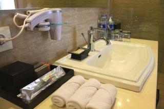 Harper Kuta Hotel by ASTON - 8