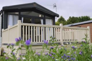 Elegant Lodge with Hot Tub - 9