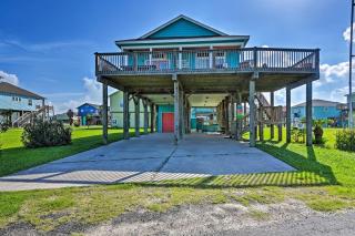 Walk to Crystal Beach Coastal Home with Views! - Crystal Beach - 9