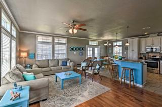 Walk to Crystal Beach Coastal Home with Views! - Crystal Beach - 8