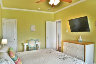Walk to Crystal Beach Coastal Home with Views! - Crystal Beach - 1