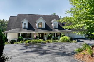 Brook Knoll · NEW! Beautiful Mtn Retreat w/Pool Near Asheville! - Weaverville - 7