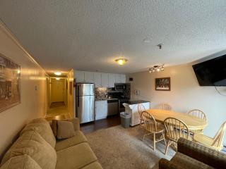 Stroll to Slopes, Village Area, Ski in-out MtLodge 151 - Snowshoe - 9