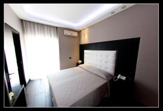 Fly Boutique Hotel - 4
