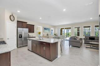 6 Bed 4 Bath Solterra Beautiful Home! villa - 9