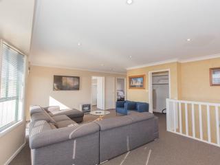 Chalet De Neige 2 9 Jillamatong Street - Jindabyne - 4