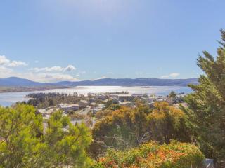 Chalet De Neige 2 9 Jillamatong Street - Jindabyne - 1