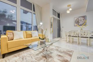 Delightful 3BR Townhouse at DAMAC Hills 2 Dubailand by Deluxe Holiday Homes - Dubái - 3