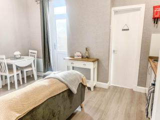 The Rosebery Retreat By The Castle 1-Bed Apartment - 2