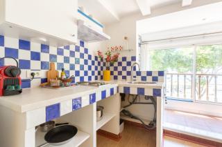 CABINE 56 - Comme une cabine de Bateau à l'entrée du Port - Marseille - 9