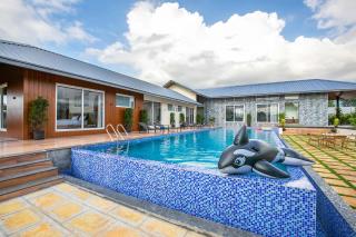 Ferias Vita by StayVista with Turf, Rainshower, Lawn, Swimming pool and Gazebo - Chinchavli - 8