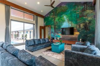 Ferias Vita by StayVista with Turf, Rainshower, Lawn, Swimming pool and Gazebo - Chinchavli - 3