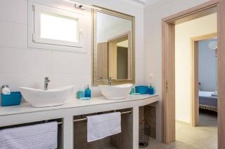 Amazing Seafront Suite - 1