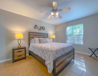 The cozy and newly furnished white townhouse! - Tallahassee - 2
