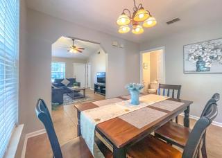 The cozy and newly furnished white townhouse! - Tallahassee - 5