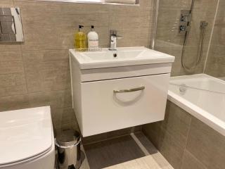 Newpointe Stunning 1-bedroom Serviced Apartment - Milton Keynes - 8