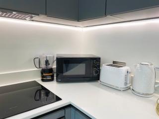 Newpointe Stunning 1-bedroom Serviced Apartment - 1