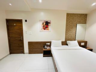 YOGIRAJ EXCLUSIVE LODGE - 6