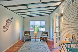 Bright and Modern Texas Getaway - 7 Mi to The Alamo! - San Antonio - 7