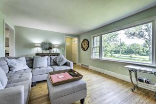 Hampton Quiet Corner Cottage with Fireplace and Yard - 3