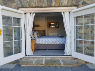 Magical 3-Bed Stone Built Cottage - Sleeps 6 - Ballynahinch - 3
