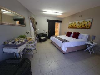 Kaleaba Bachelor Unit - 8