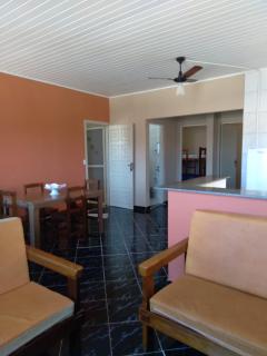Casa Arejada, bem localizada para Temporada em Caraguatatuba - Caraguatatuba - 0