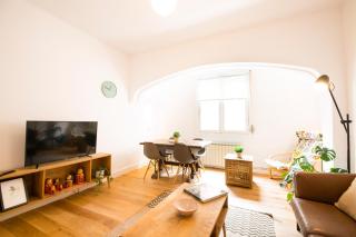 CASA PLAYA ZURRIOLA-aviso-obras en la fachada del patio hasta mayo o junio-NO ha habido quejas por el ruido-Precio bajo- HOUSE PLAYA ZURRIOLA-warning-works on the facade of the patio until May or June-There have been NO noise complaints- low price - 8