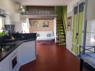 STUDIO CLIMATISE avec MEZZANINE au calme avec terrasse et parking idéalement situé pour tout faire à pied ! - Bandol - 2