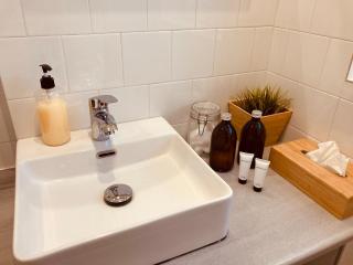 21 Suites Deluxe Stay Near The Airport - Markopoulo - 9