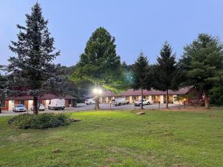 PINE VALLEY MOTEL - 6