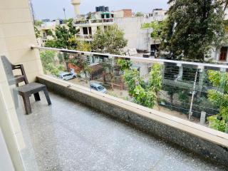 BluO 1BHK - DLF CyberCity, MG Road - Balcony, Lift - Gurgaon - 9