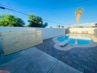 Upscale Tempe Getaway - Tempe - 9