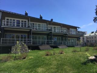 Spacious and Fresh 2BR home close by Lake and Park - 9