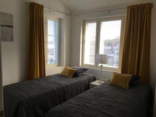 Spacious and Fresh 2BR home close by Lake and Park - 8