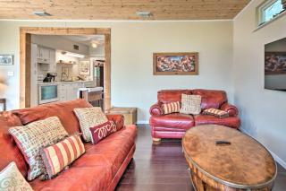 Pet-Friendly Austin Home with Deck, Yard, and Views! - Austin - 6