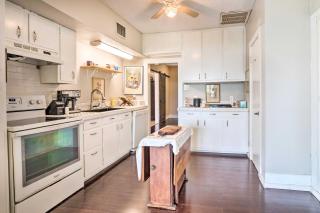 Pet-Friendly Austin Home with Deck, Yard, and Views! - Austin - 2