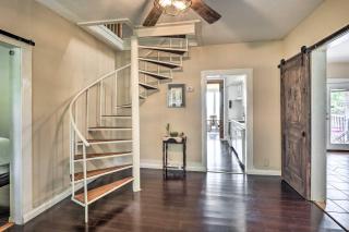 Pet-Friendly Austin Home with Deck, Yard, and Views! - Austin - 1