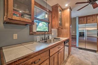 Yellow Mountain Blairsville Cabin with Scenic Deck - 2