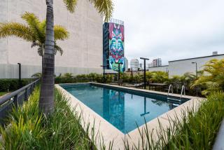 "Book Your Stay at Homelike Faria Lima in Pinheiros Stunning City Views Pool and Parking by Okaeri Home - São Paulo - 3