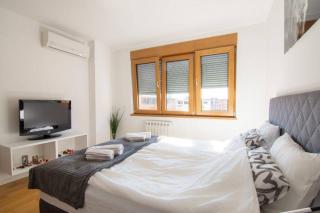 A Blok New Modern - Free garage parking, comfortable, quiet with a park view - Belgrade - 9