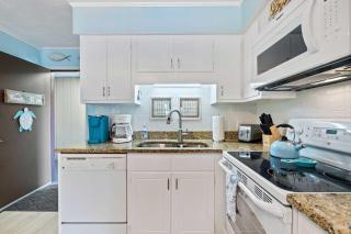 Walk to Coligny Beach Park Family-Friendly Villa - Hilton Head Island - 5