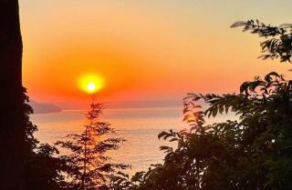 Saltwater Beach Home with Ocean Views - Des Moines - 0