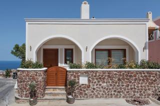 2 bdr house-Fira centre-private parking-5 guests - 9
