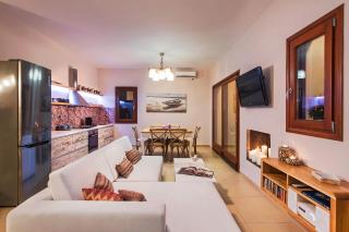 2 bdr house-Fira centre-private parking-5 guests - 7