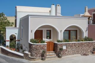 2 bdr house-Fira centre-private parking-5 guests - 6