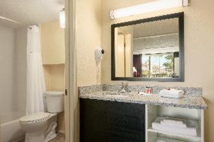 Days Inn by Wyndham Clearwater/Central - 7