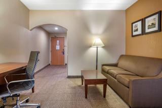 Comfort Suites Hagerstown Southeast - 2